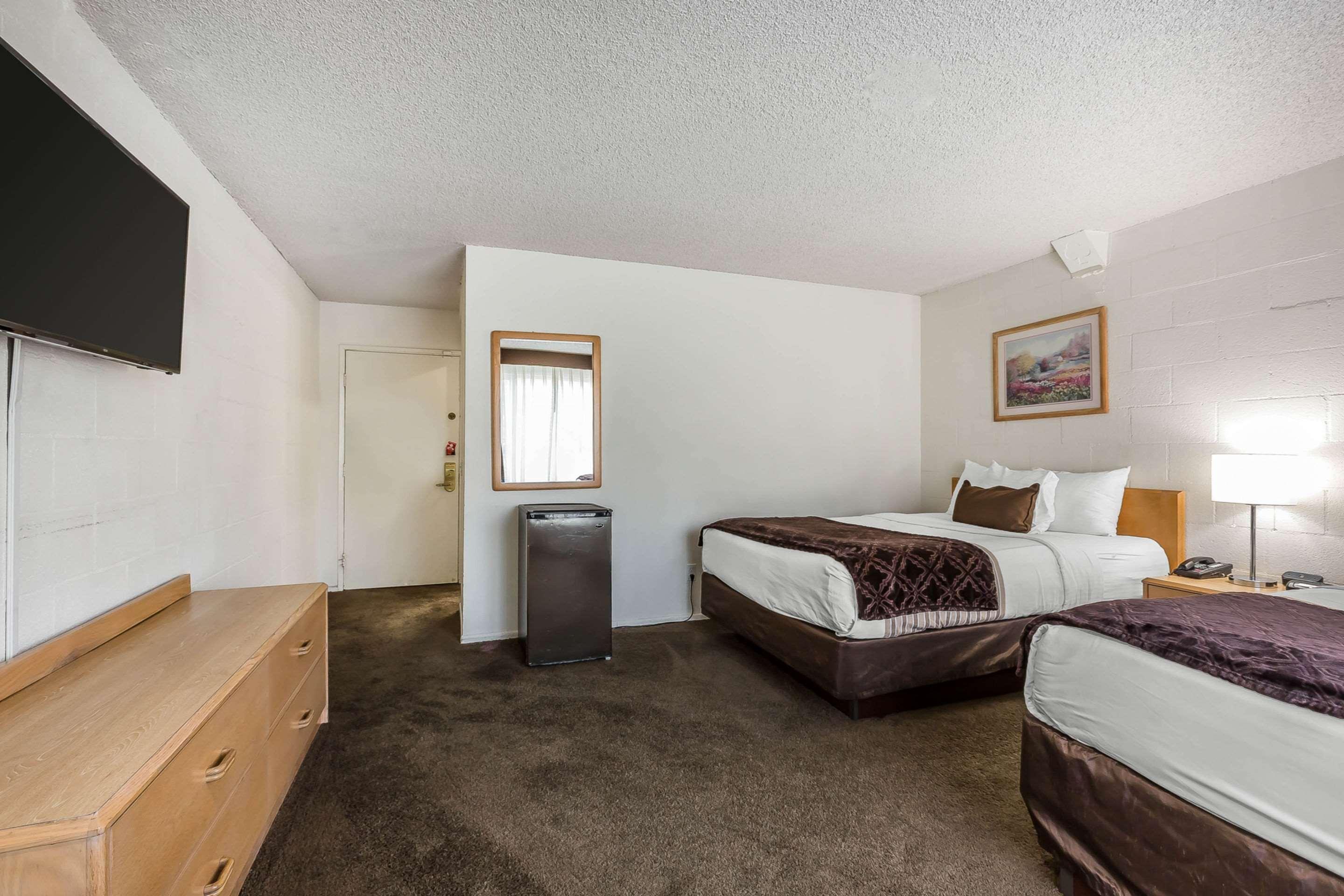 Econo Lodge Lake Elsinore Casino Exteriör bild